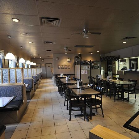 Beaverlodge Motor Inn Bagian luar foto