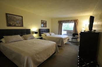 Beaverlodge Motor Inn Bagian luar foto